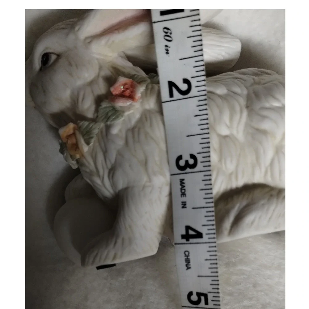 K's Collection‎ Easter Bunny Figurine with Floral Wreath Spring Decor